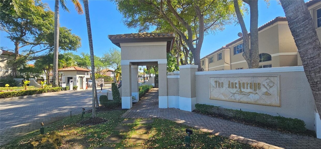 Foto principal - 8325 NW 142nd St