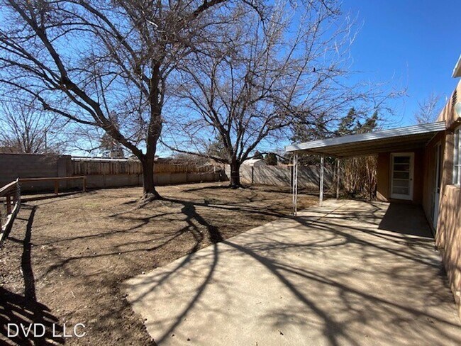 Foto del edificio - 3 br, 2 bath House - 5812 Aztec Rd NE