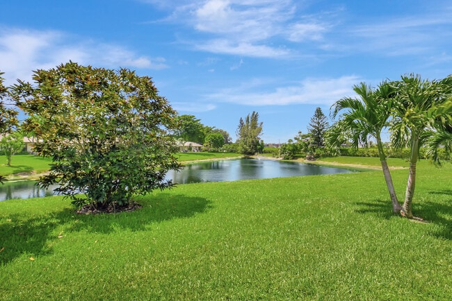 Foto del edificio - 15792 Philodendron Cir