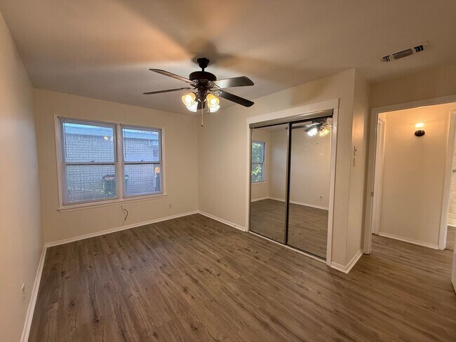 Foto del edificio - Charming 4-Bed Home — Freshly Rehabbed AVAILABLE NOW!