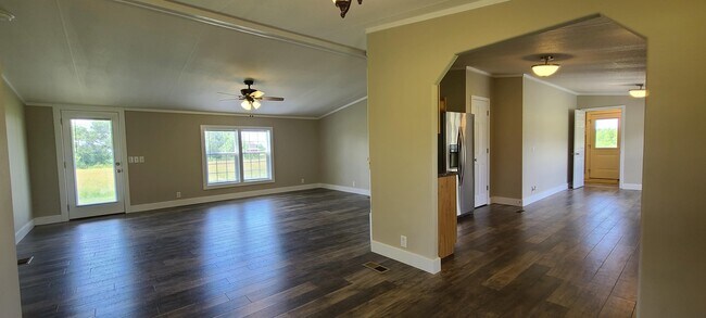 Building Photo - 13100 N Robinson Rd