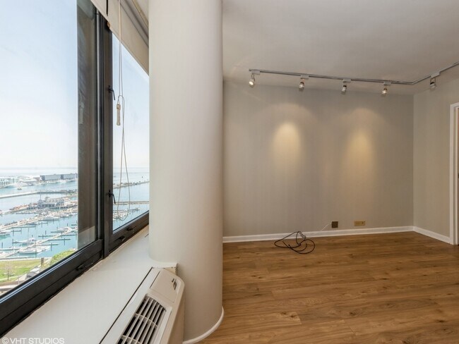 Foto del edificio - 155 N Harbor Dr