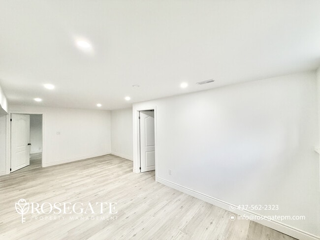 Photo du bâtiment - Spacious 3-Bedroom Basement Unit in Kitchener | Internet & Parking Included