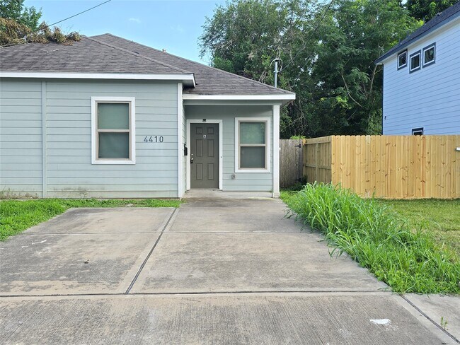 Building Photo - 4410 Larkspur St