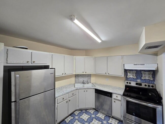 Building Photo - 3300 Spanish Moss Terrace
