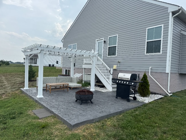 Building Photo - 84 Pontoon Dr