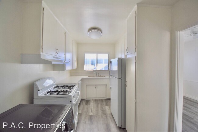 Building Photo - 2 br, 2 bath Apartment - 4334 Mammoth Aven...