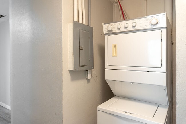 Photo - 1428 Hudson St Apartment