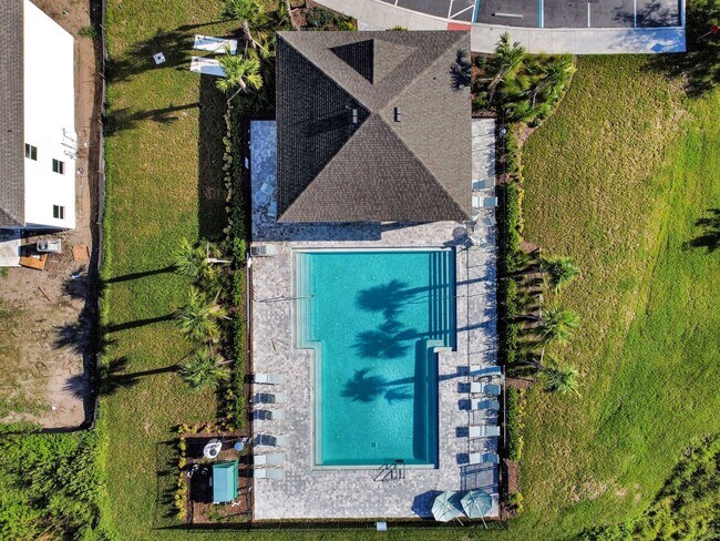 Foto del edificio - New Corner Unit Townhome Now Available - P...