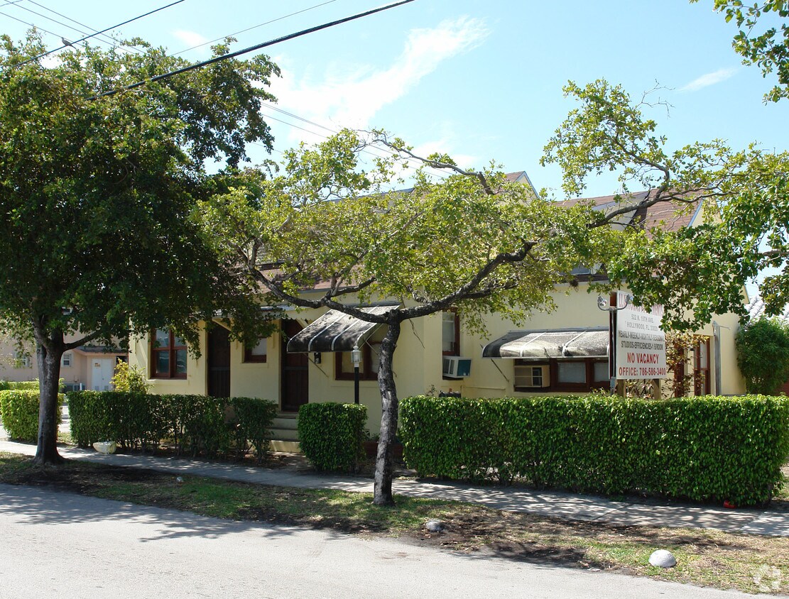 Building Photo - 522 N 19th Ave