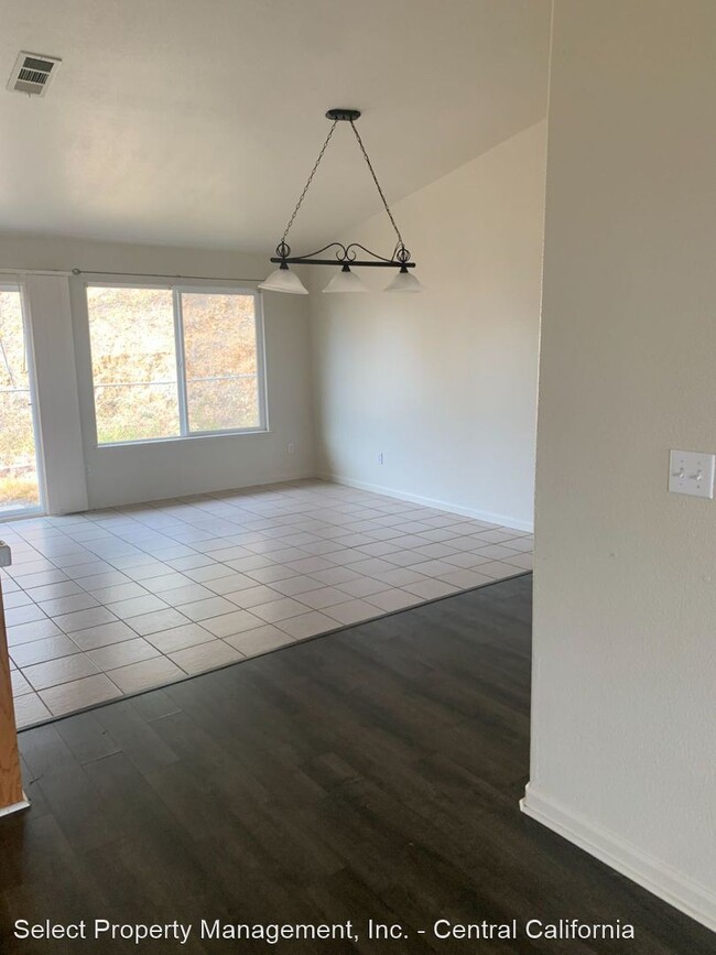 Building Photo - 3 br, 2 bath House - 5066 Kiva Dr