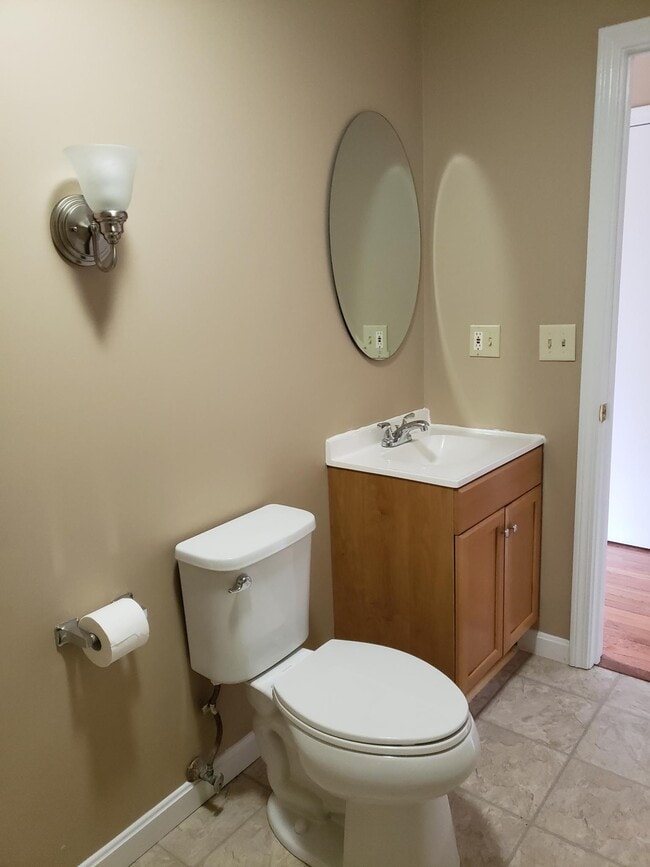 Half bath 1st floor - 263 Cross Rd