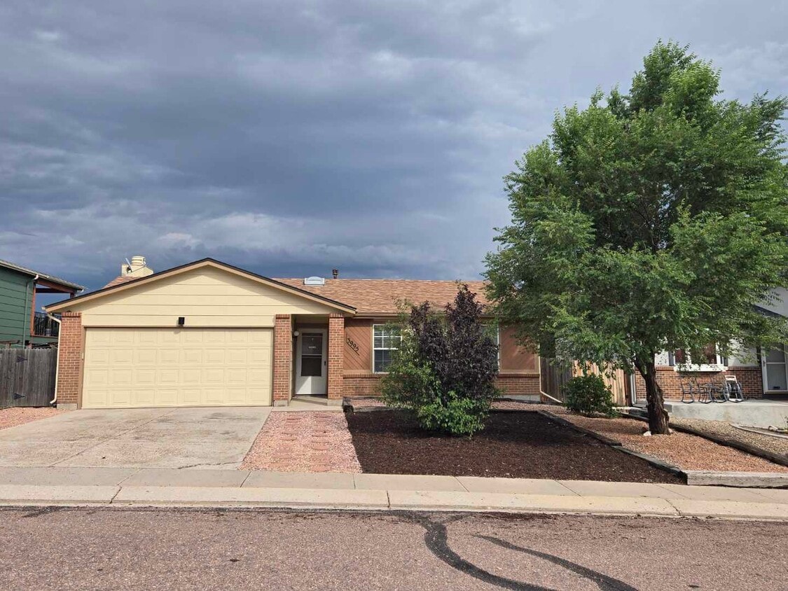 Foto principal - 3995 Beltana Dr