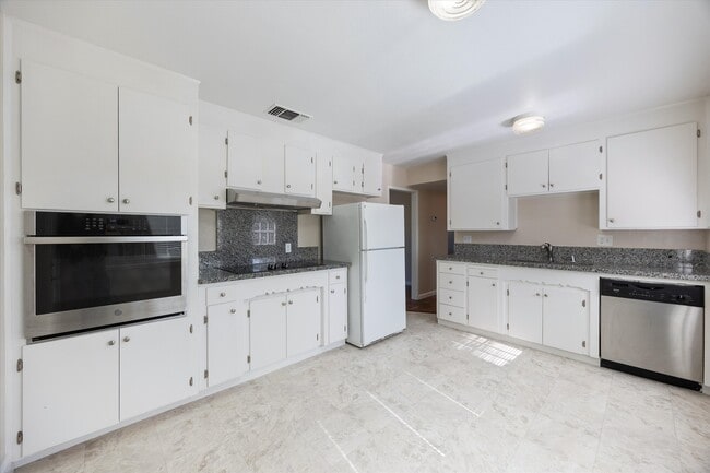 Building Photo - 1135 Agatha Way