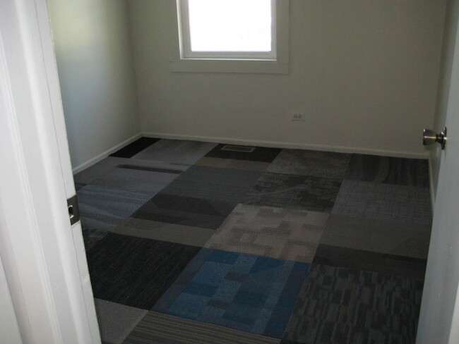 Building Photo - 5541 Allemong Dr