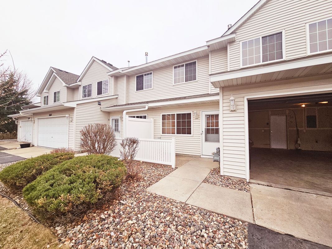 Primary Photo - 2639 Yellowstone Dr
