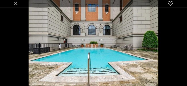 Pool area - 1025 S Shepherd Dr