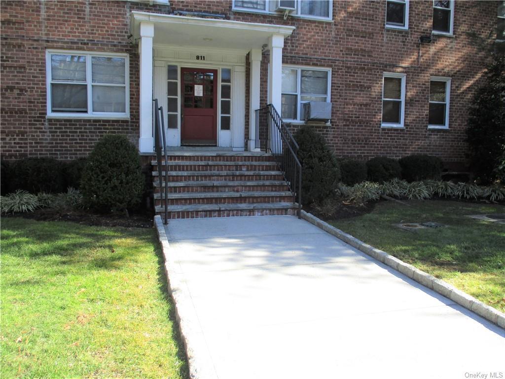 Primary Photo - 811 Palmer Rd