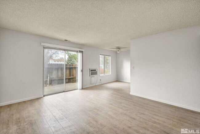 Foto del edificio - 4608 Neil Rd