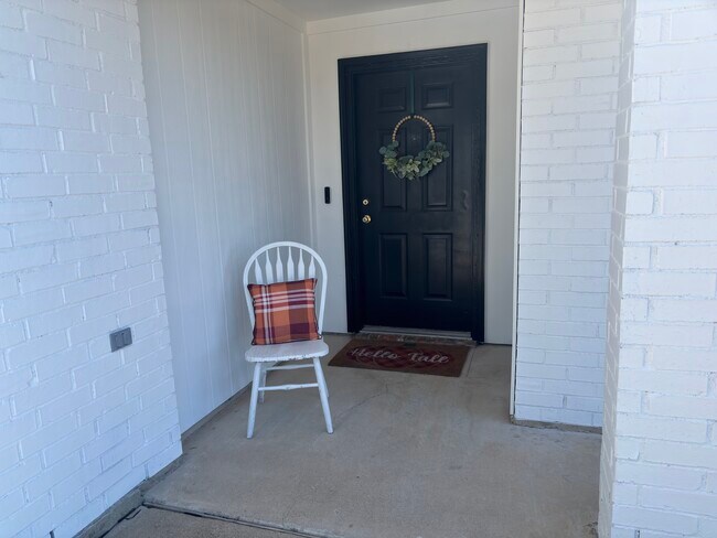 Foto del edificio - 1103 Travis Cir