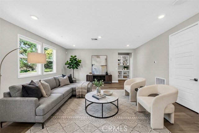 Building Photo - 346 Chorus