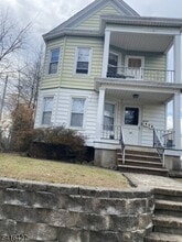 Building Photo - 12 Tromp St