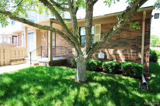 Building Photo - 43628 Arbor Way W