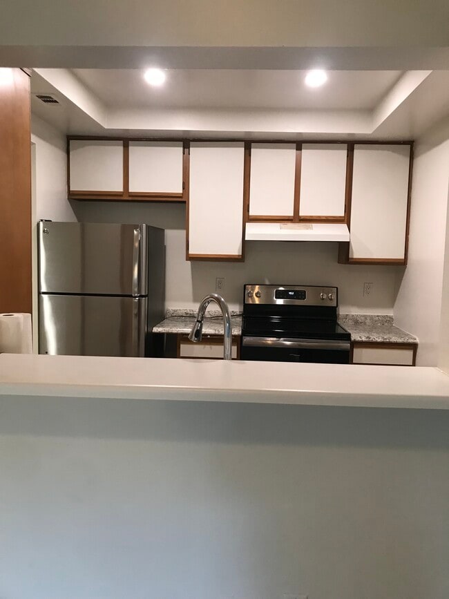 Building Photo - 501 Palisades Dr
