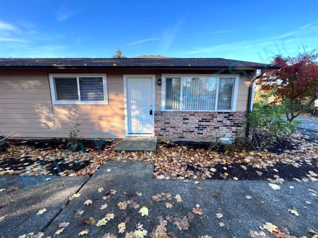 Foto principal - 2 Bd / 1 Bth - Laundry Hookups - Shed - De...