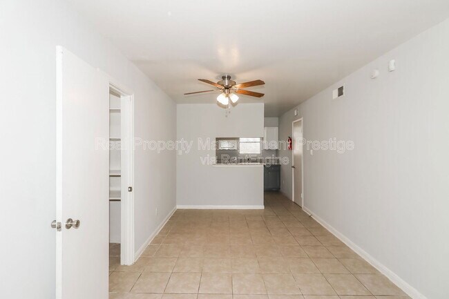 Foto del edificio - 3111 Falk Ct