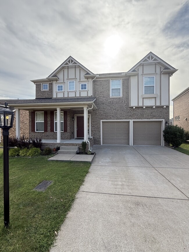 Photo - 1629 Robindale Dr House