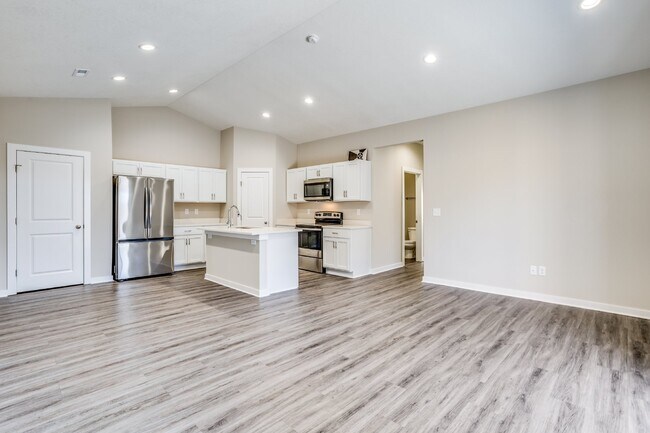 Foto del edificio - 13416 W Haskell Ct offers the perfect blen...