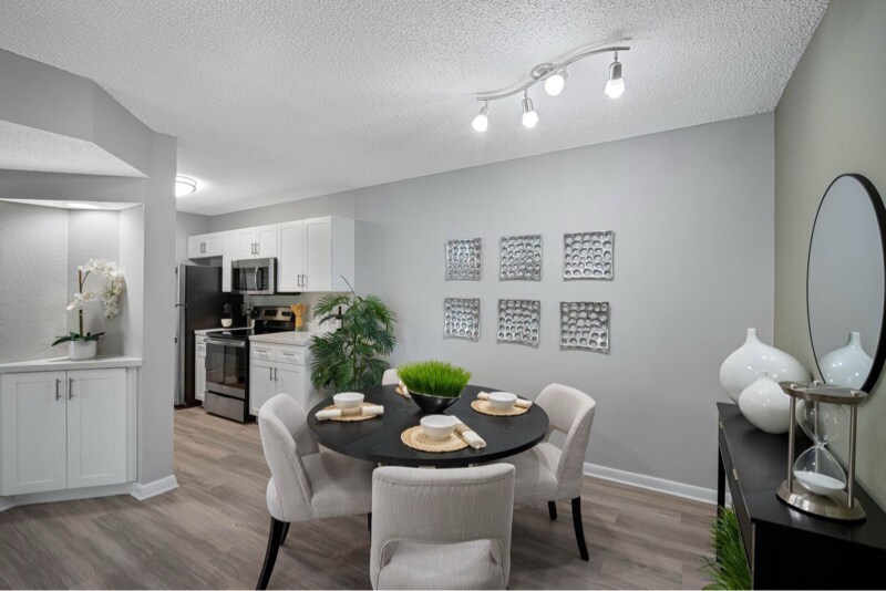 Foto principal - 2133 Polo Gardens Dr