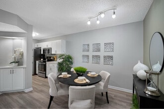 Building Photo - 2133 Polo Gardens Dr