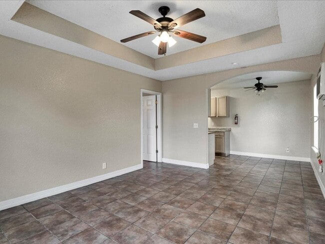 Foto del edificio - 5846 Elm Valley Dr