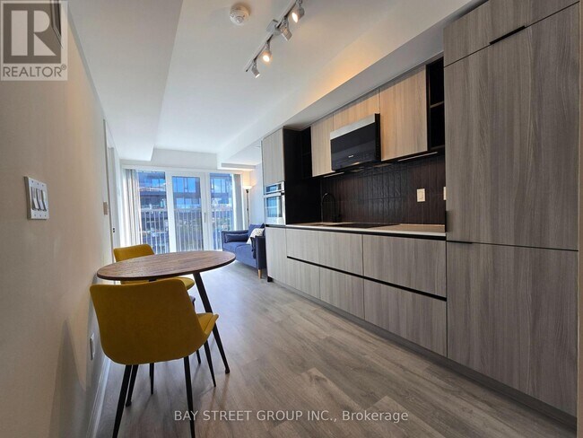 Photo du bâtiment - 2 Augusta Ave