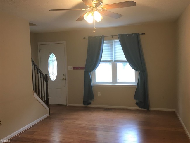 Building Photo - 3 br, 2.5 bath House - 1014 Sundown Rd