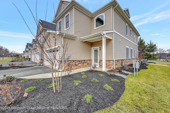 Building Photo - 111 Hedgerow Ln