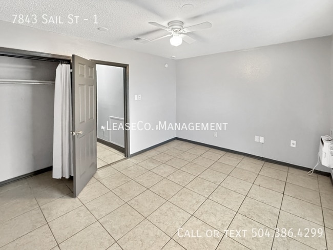 Foto del edificio - 7843 Sail St