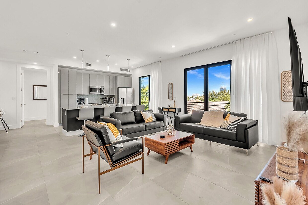 Primary Photo - 2100 Miami Rd