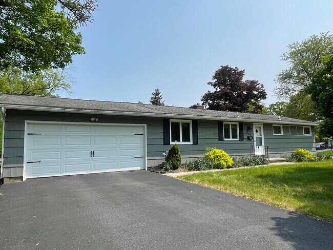 Building Photo - 90 Fairfield Dr