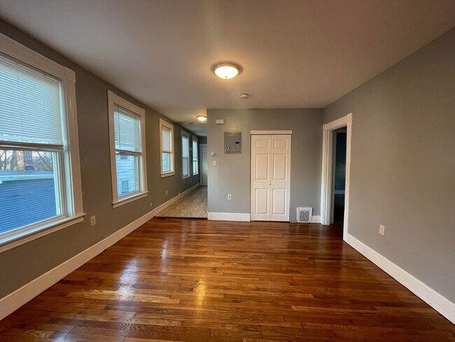 Building Photo - 20-22-22 Wilson St