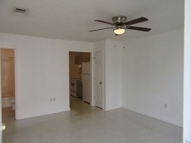 Building Photo - 5501 Hilltop Ave