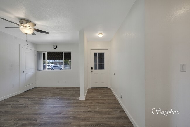 Foto del edificio - 5861 Marshall Ave
