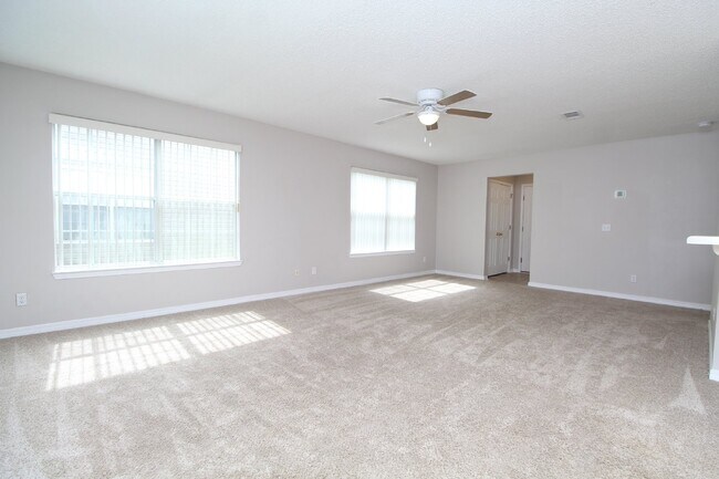 Foto del edificio - Spacious 3BR/2.5BA 2-Story Milton Home with Open Floor Plan, 2-Car Garage, and Fully Fenced Backy...