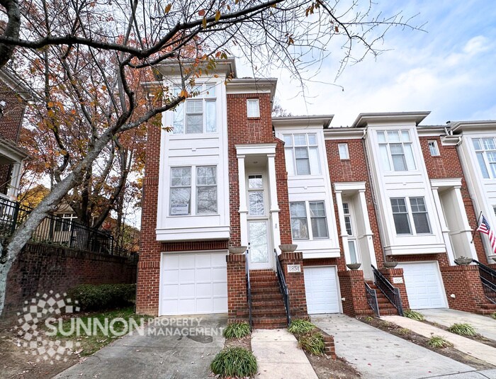 Foto principal - End-unit Townhome in Heart of South Park