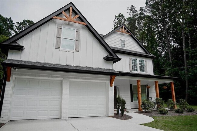 Building Photo - 5130 Twin Oak Drive NE