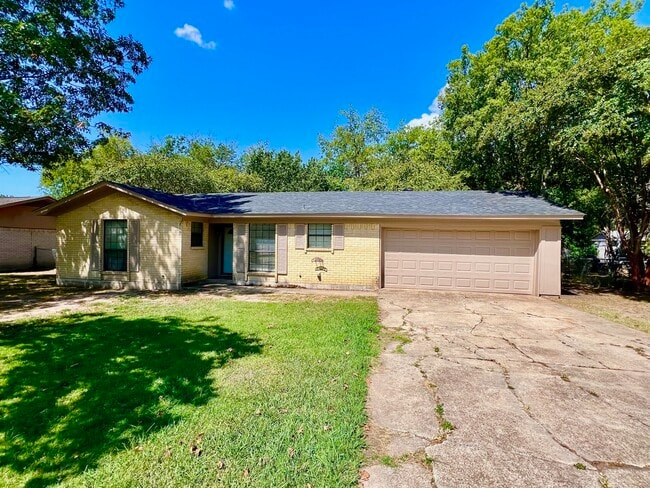 Building Photo - 1116 Lemon Dr