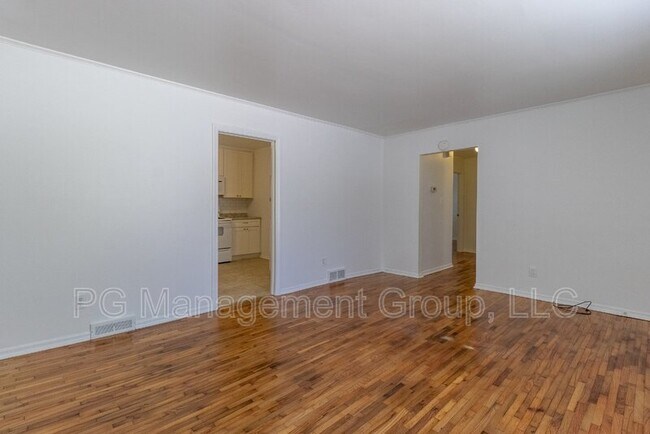 Foto del edificio - 225 Clark Blvd