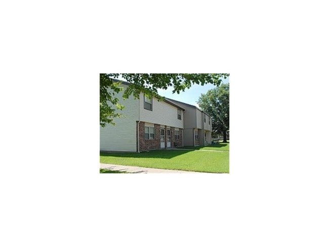 Building Photo - 615 E Airport Dr